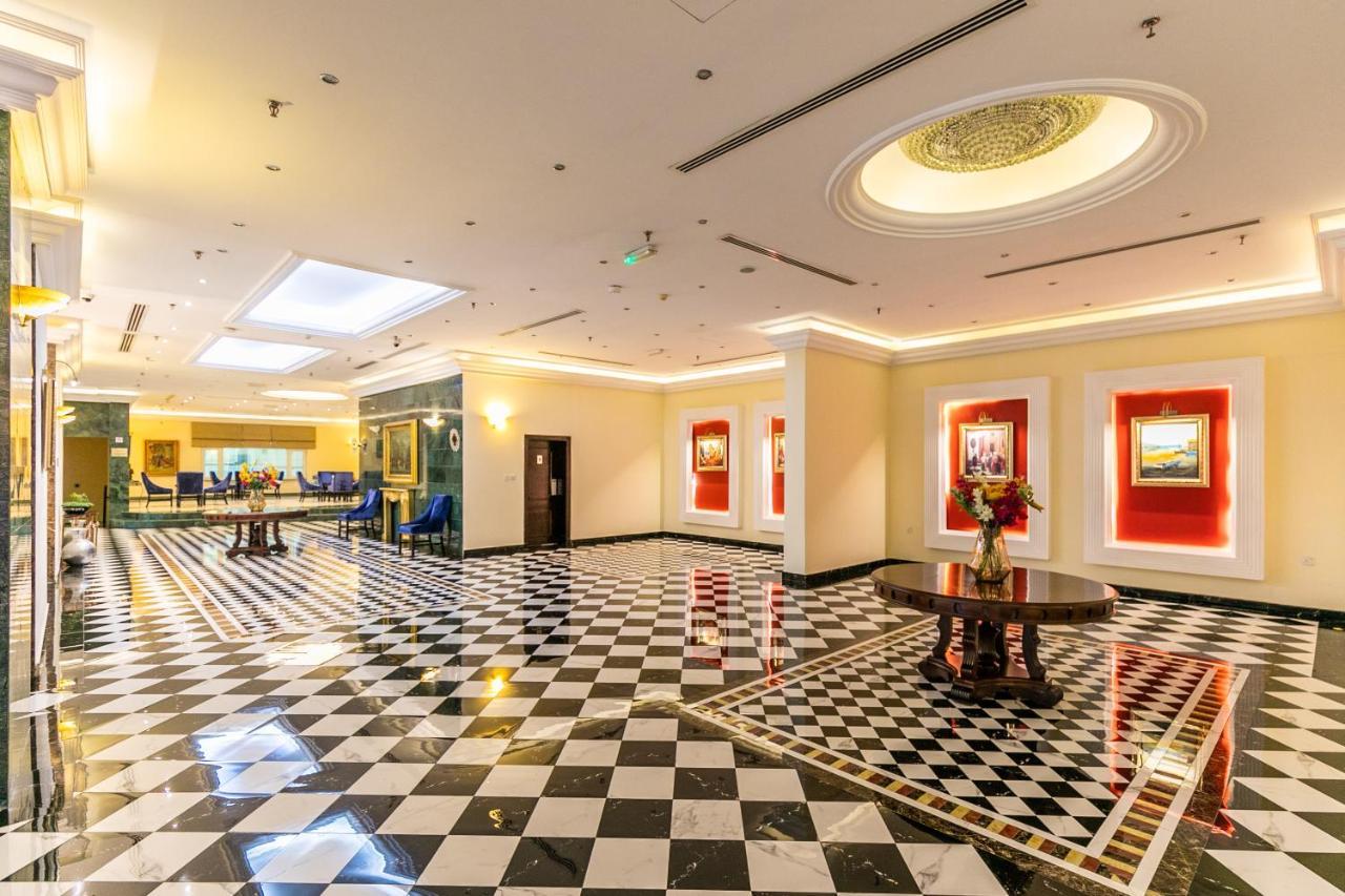 Royal Mirage