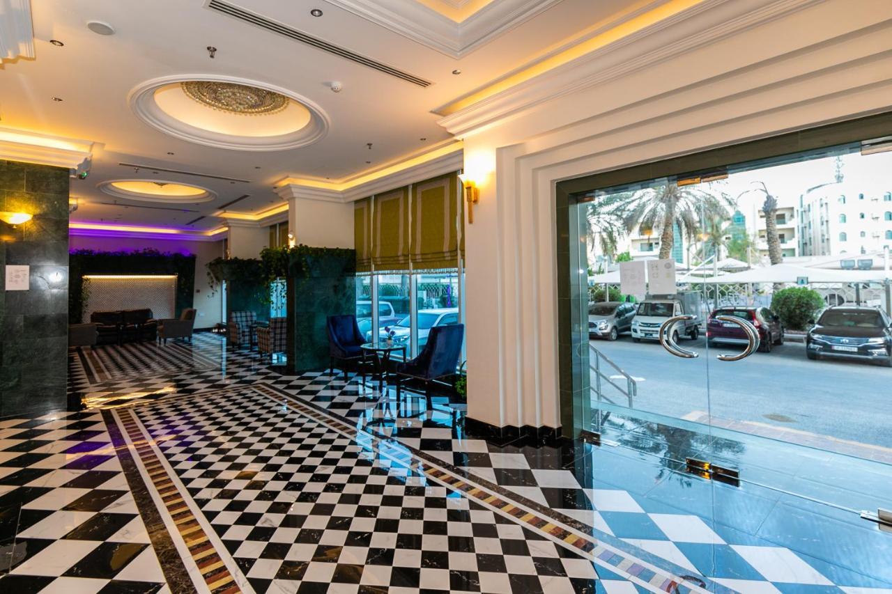 Royal Mirage *